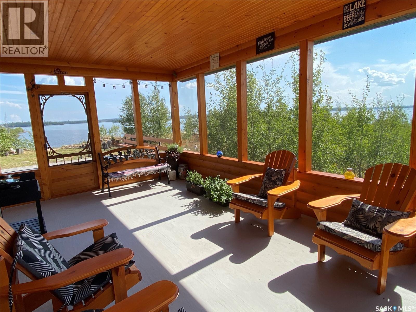 CABIN IN REYNOLDS BAY, NEMEIBEN LAKE - 33