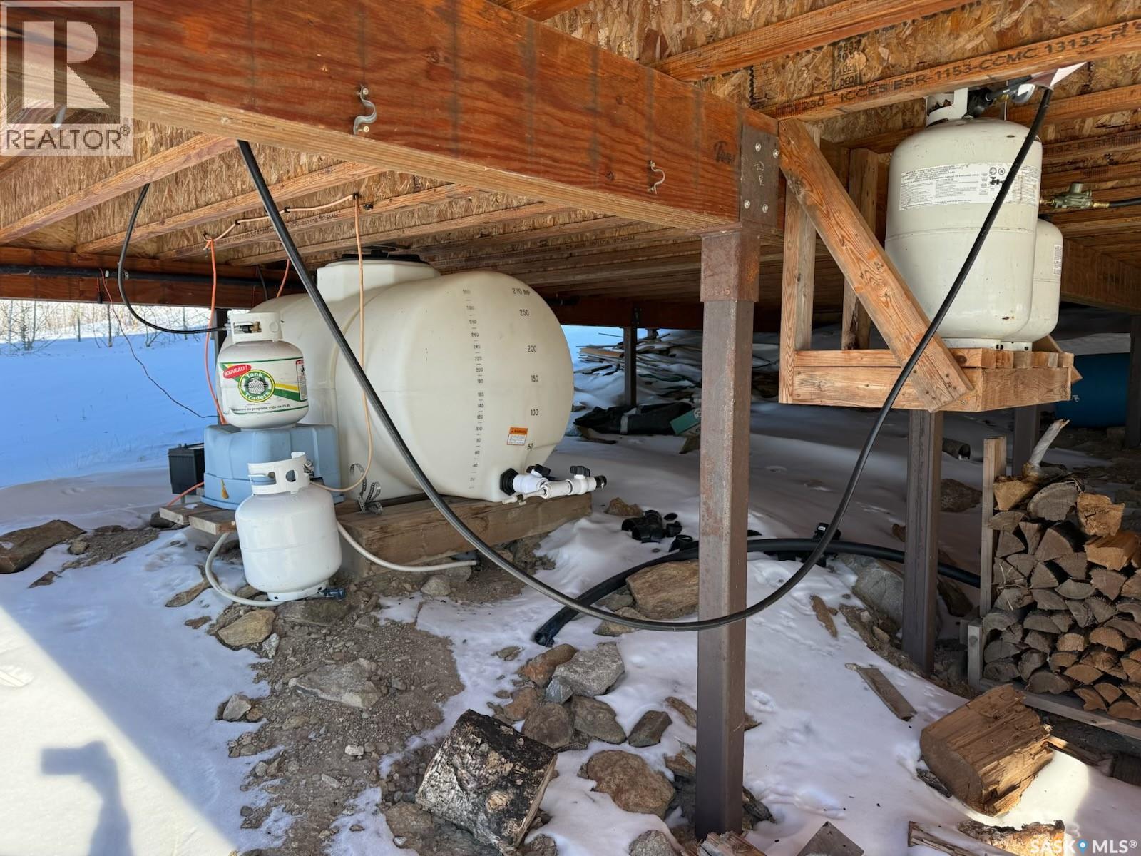 CABIN IN REYNOLDS BAY, NEMEIBEN LAKE - 44