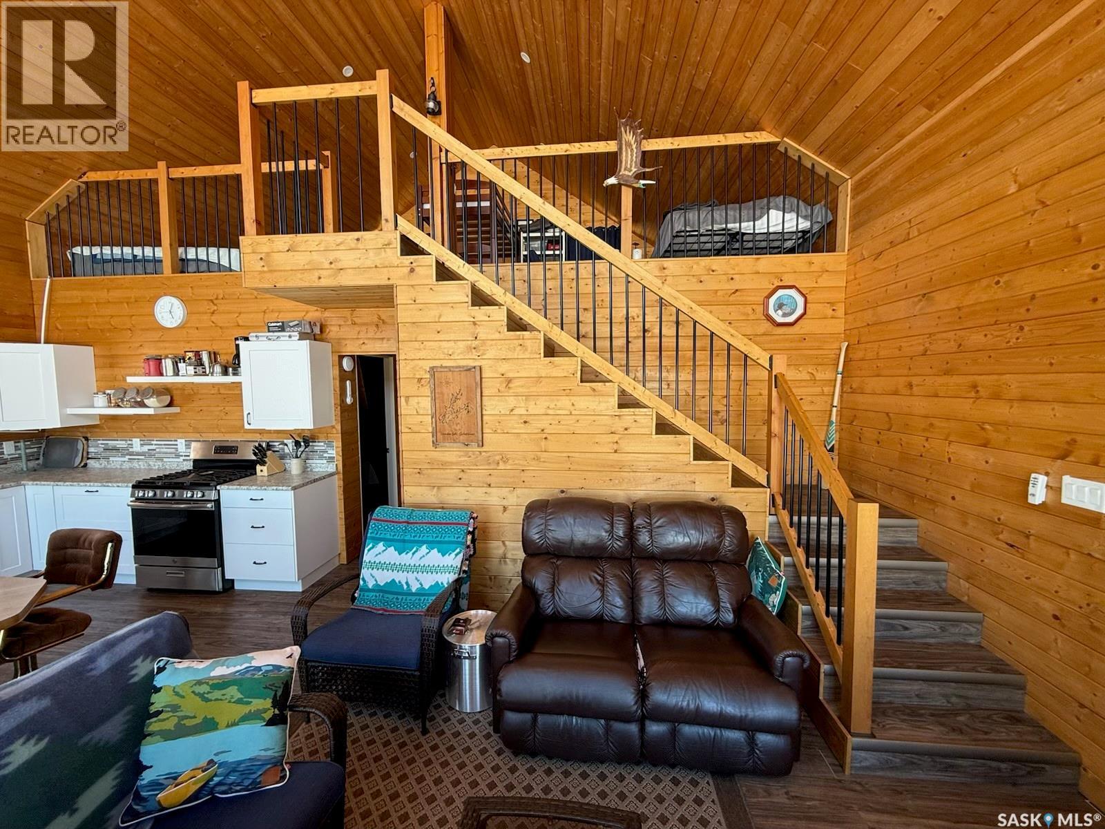 CABIN IN REYNOLDS BAY, NEMEIBEN LAKE - 8