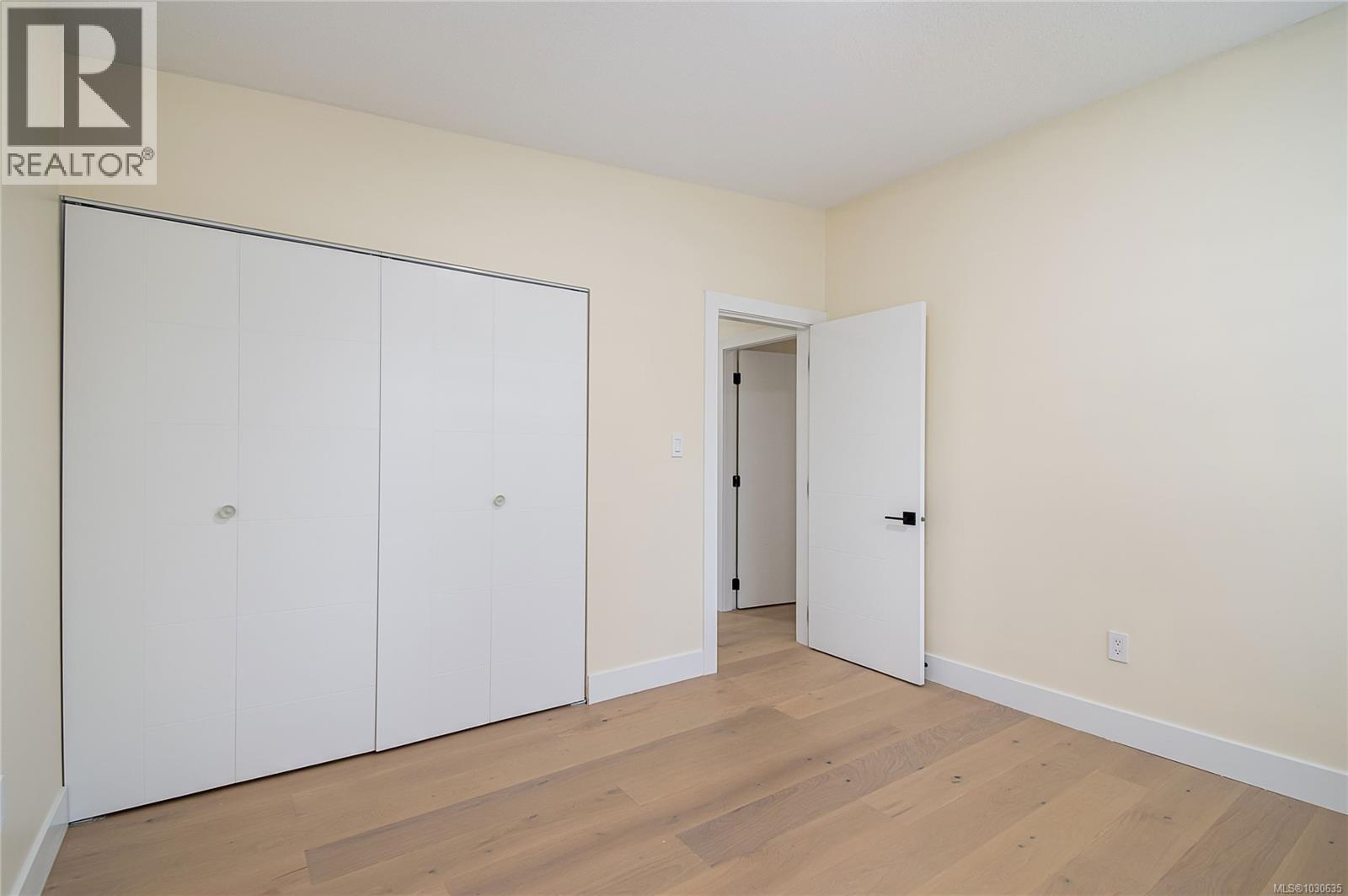1579 Kenmore Rd - 10