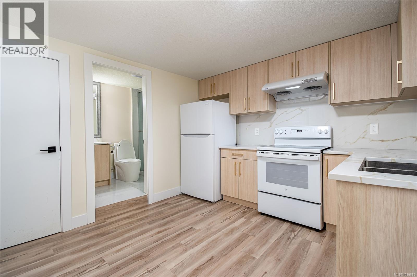 1579 Kenmore Rd - 12