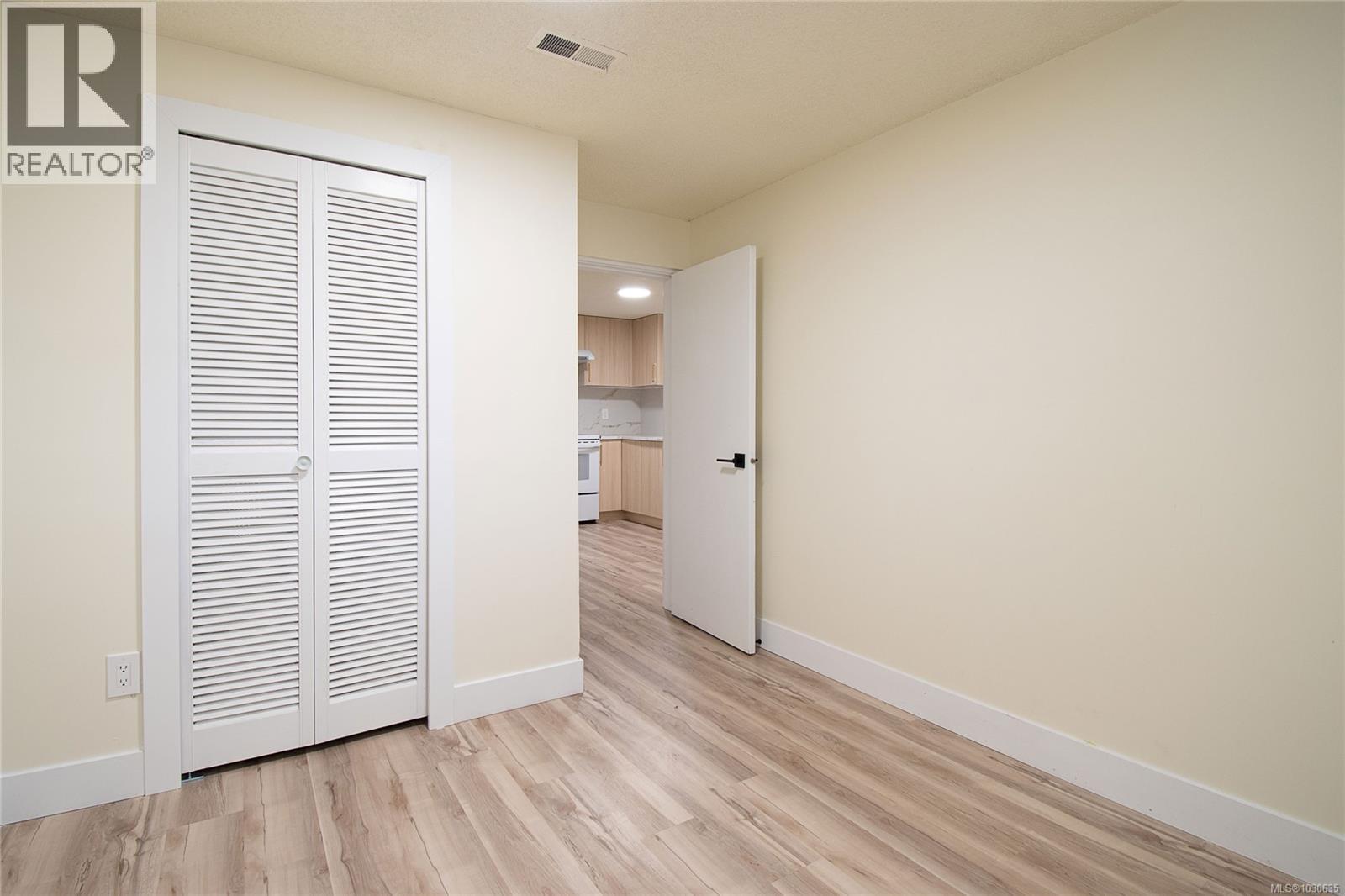 1579 Kenmore Rd - 15