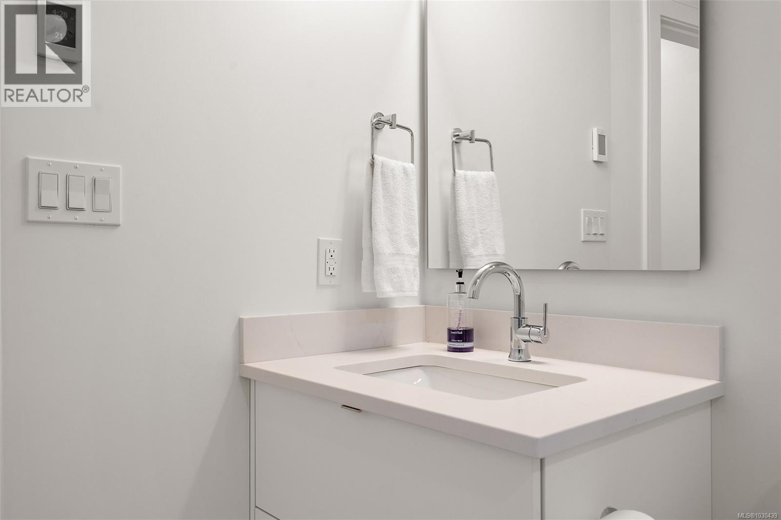 #807 1628 STORE ST - 15