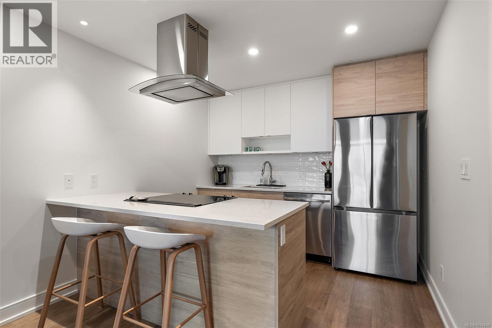 #807 1628 STORE ST - 4