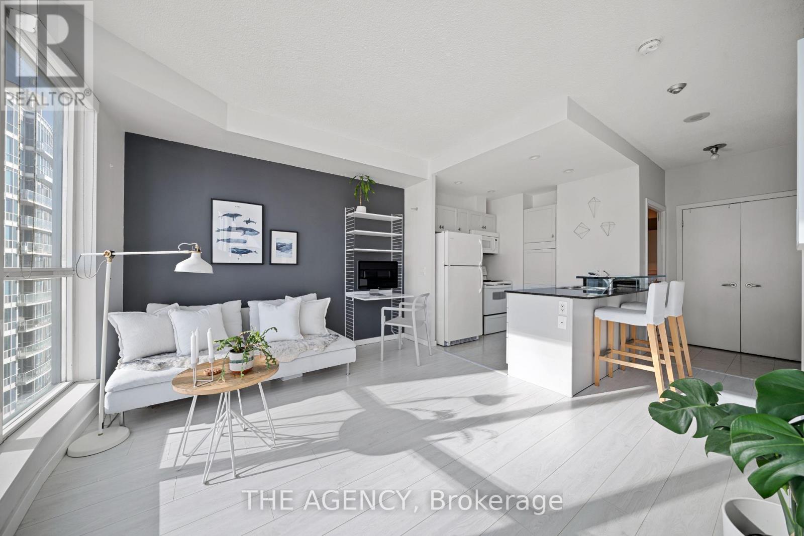 3313 - 208 QUEENS QUAY W