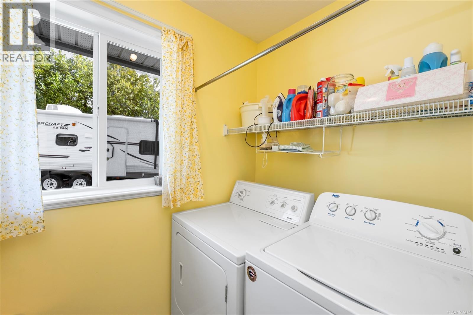 2559 LARKSPUR DR - 41