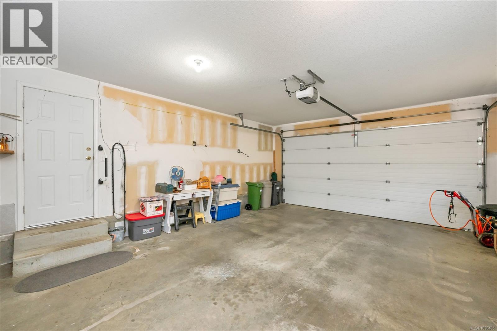 2559 LARKSPUR DR - 42