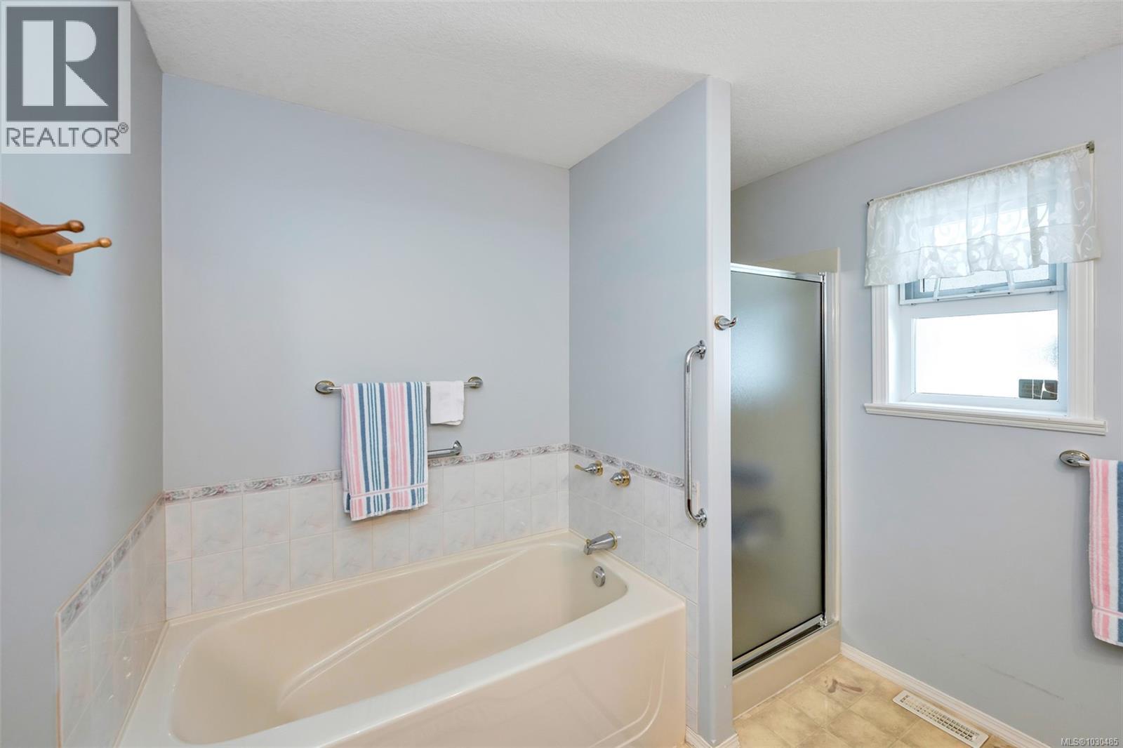 2559 LARKSPUR DR - 35