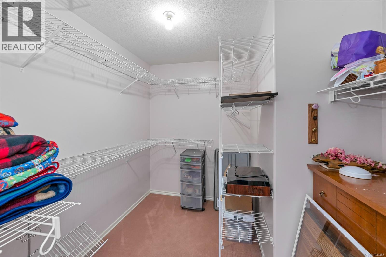 2559 LARKSPUR DR - 33