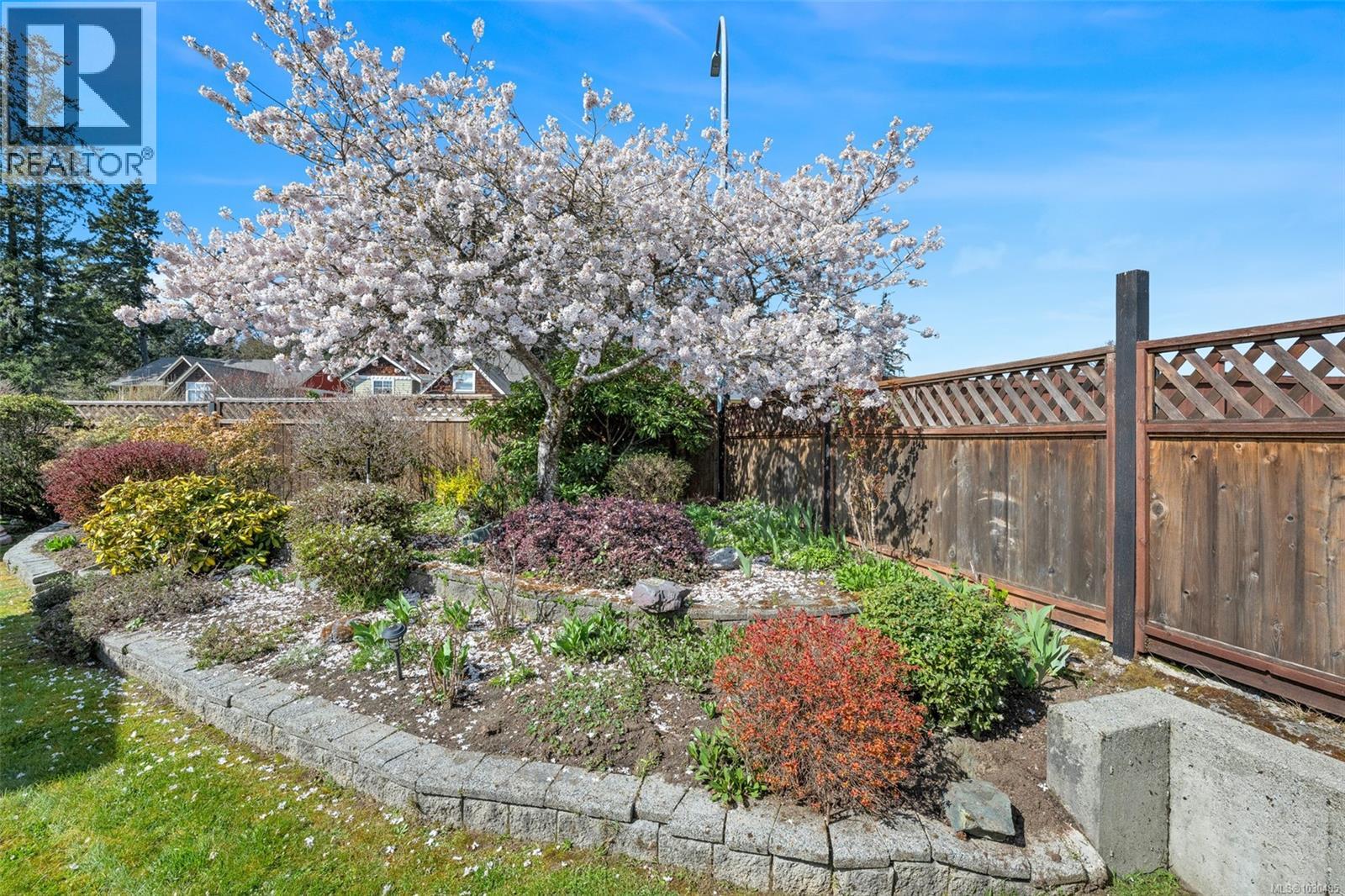 2559 LARKSPUR DR - 8