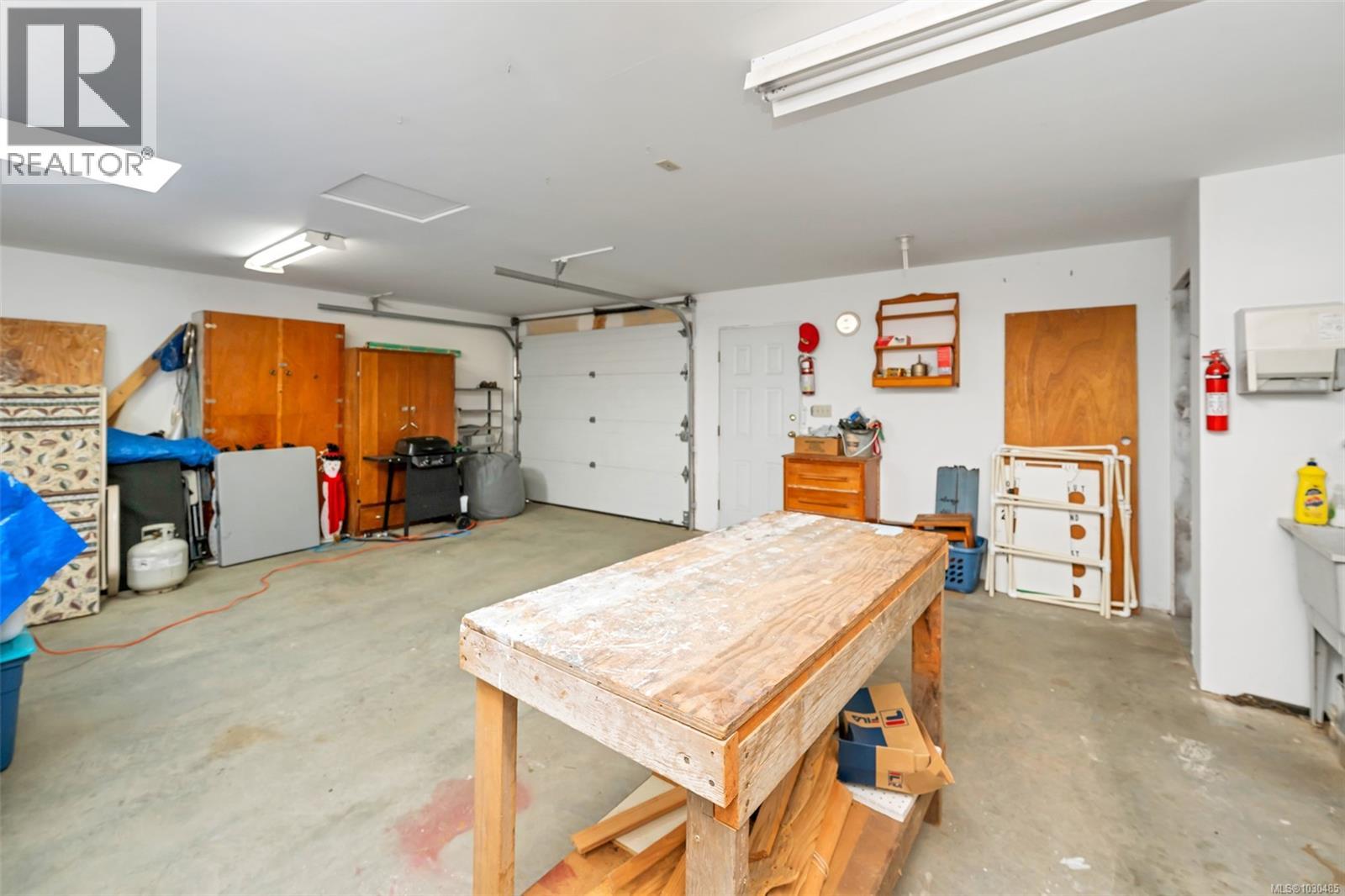 2559 LARKSPUR DR - 43