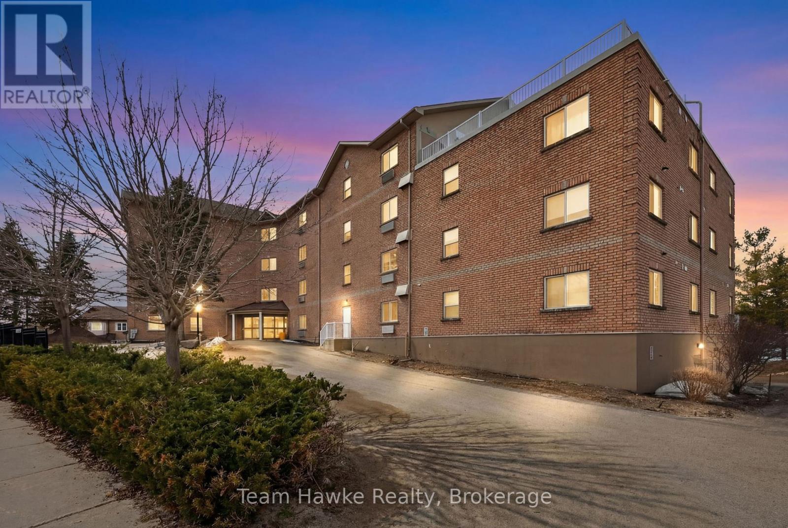 PH4 - 4 BECK BOULEVARD