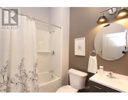 310 - 14 1/2 King Street E, Oshawa, ON L1H1A9 Photo 6