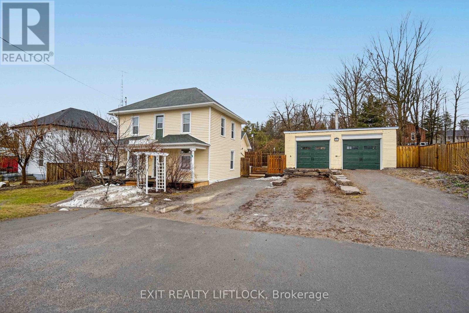 2464 QUEEN MARY STREET