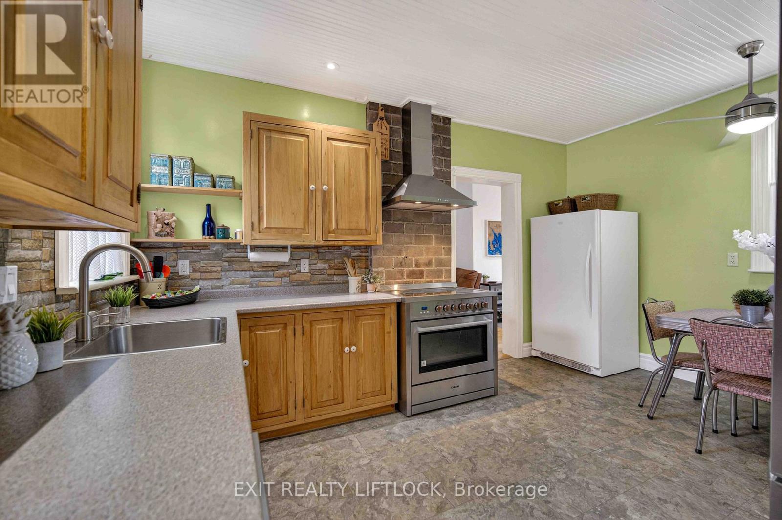 2464 QUEEN MARY STREET - 12