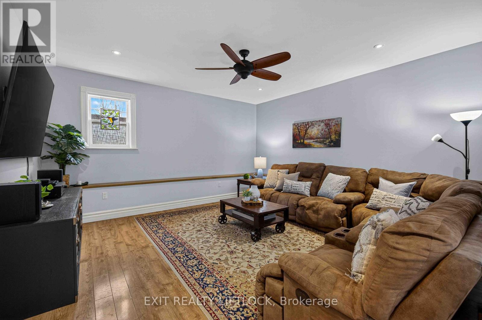 2464 QUEEN MARY STREET - 13