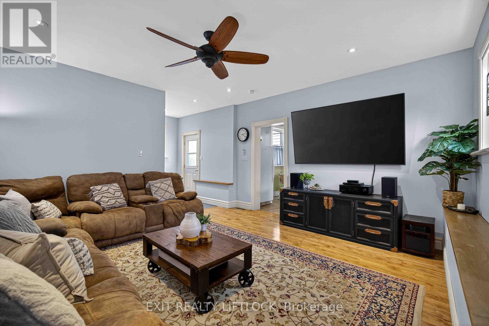 2464 QUEEN MARY STREET - 14