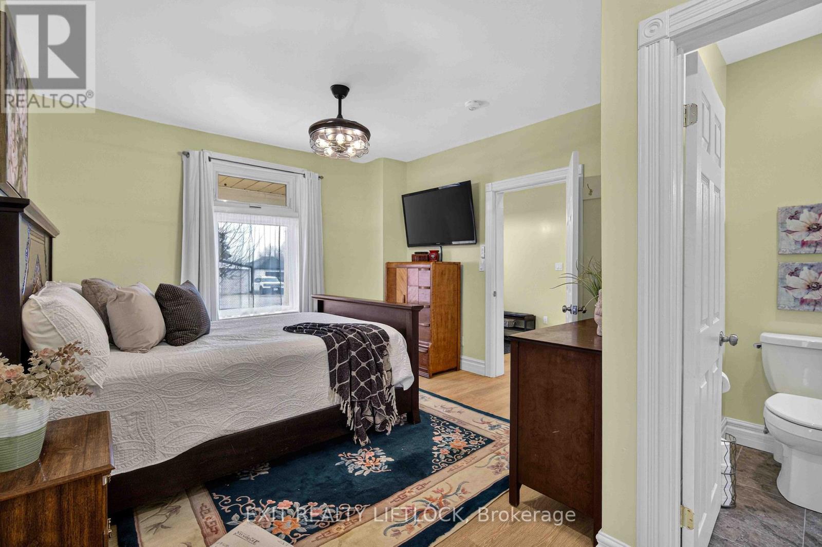 2464 QUEEN MARY STREET - 18