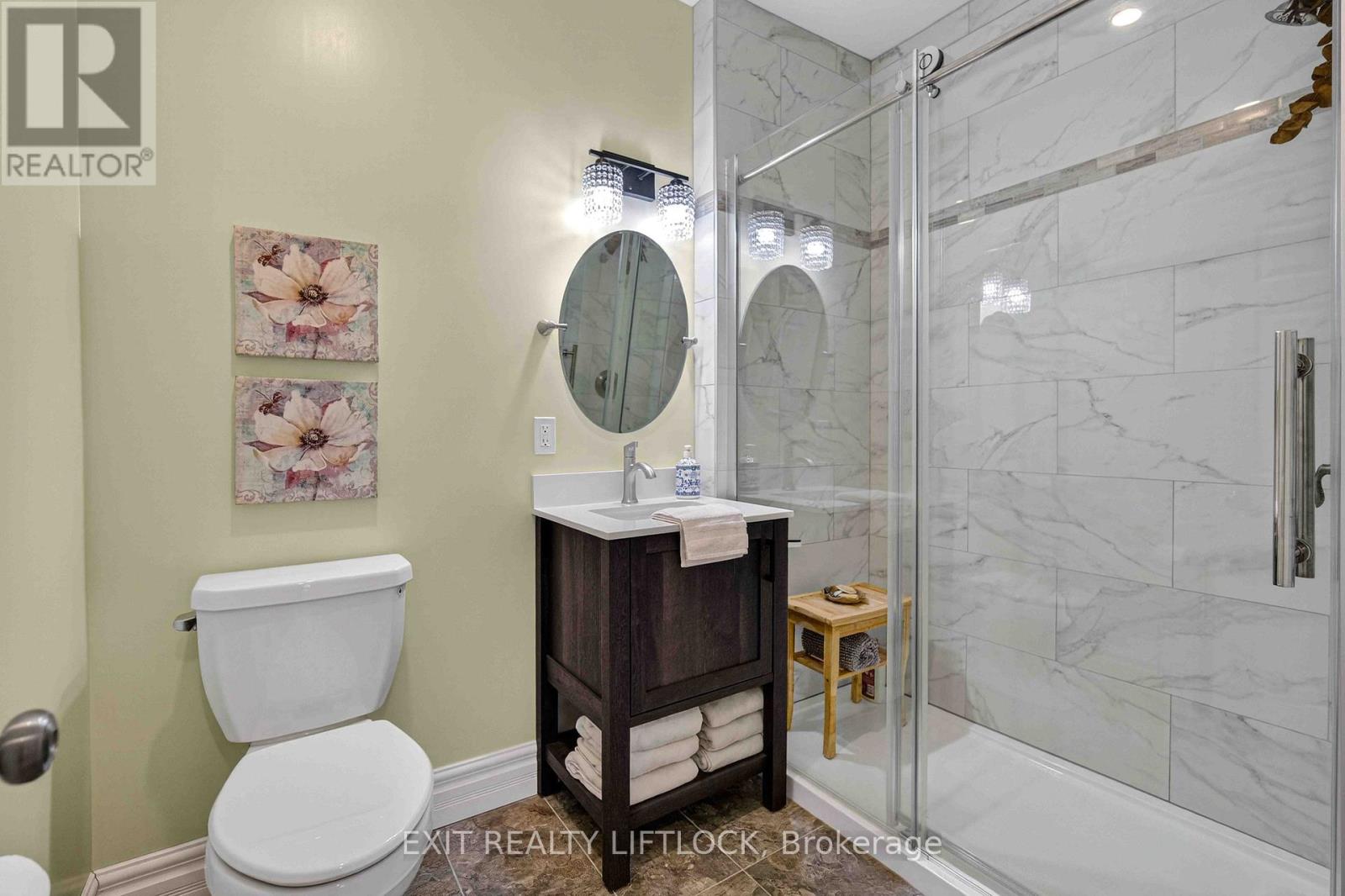 2464 QUEEN MARY STREET - 20