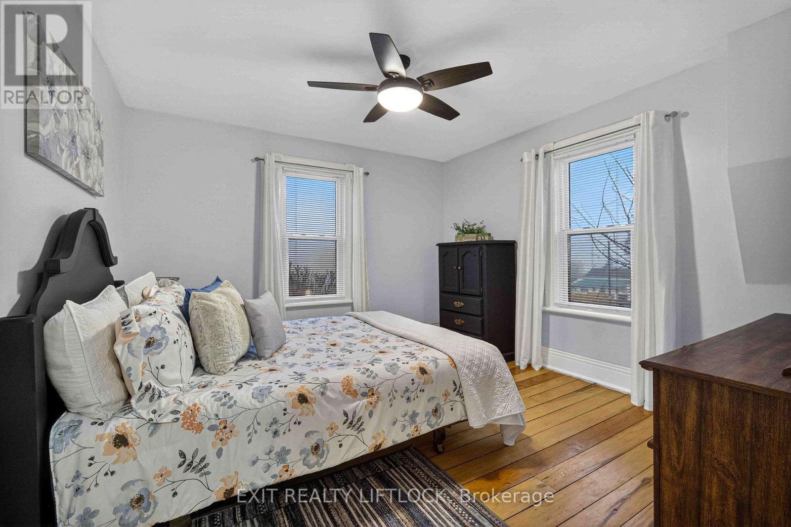 2464 QUEEN MARY STREET - 22