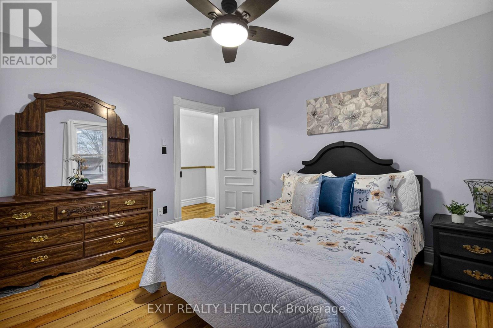 2464 QUEEN MARY STREET - 23