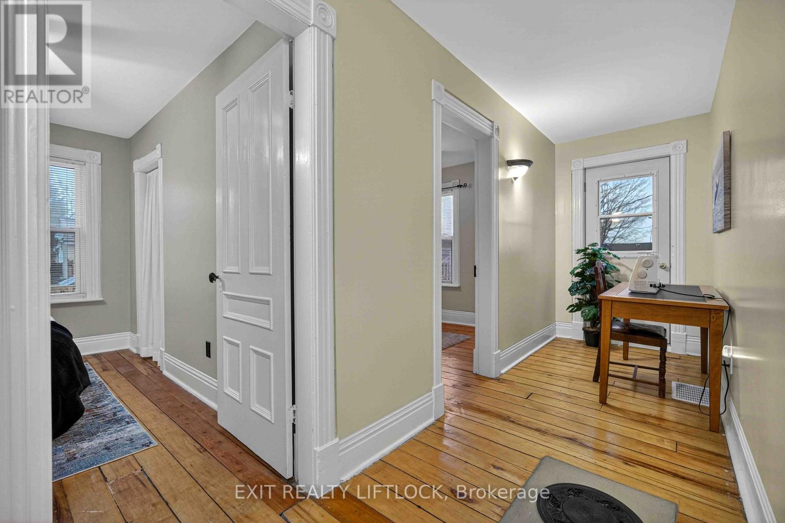 2464 QUEEN MARY STREET - 25