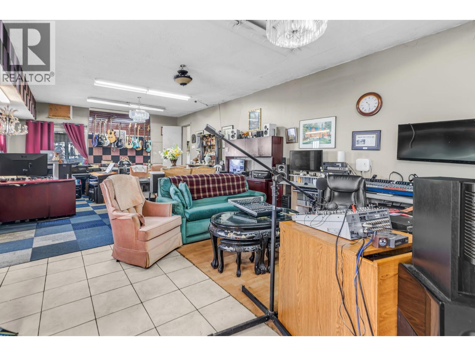 2141 MARINE WAY, New Westminster