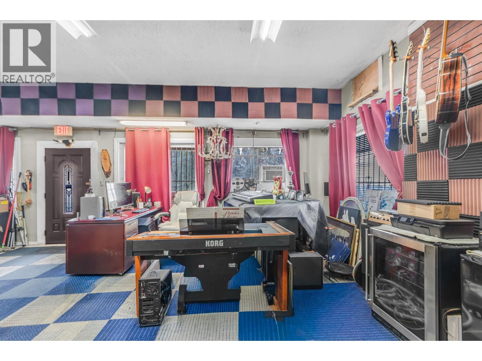 2141 MARINE WAY, New Westminster