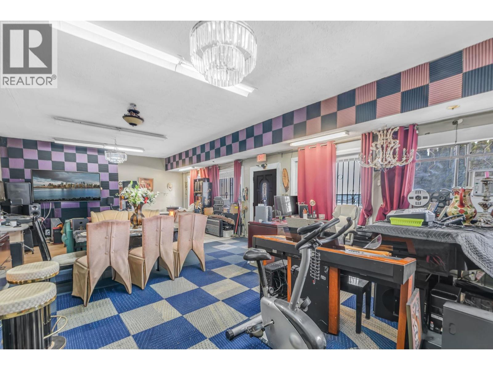 2141 MARINE WAY, New Westminster