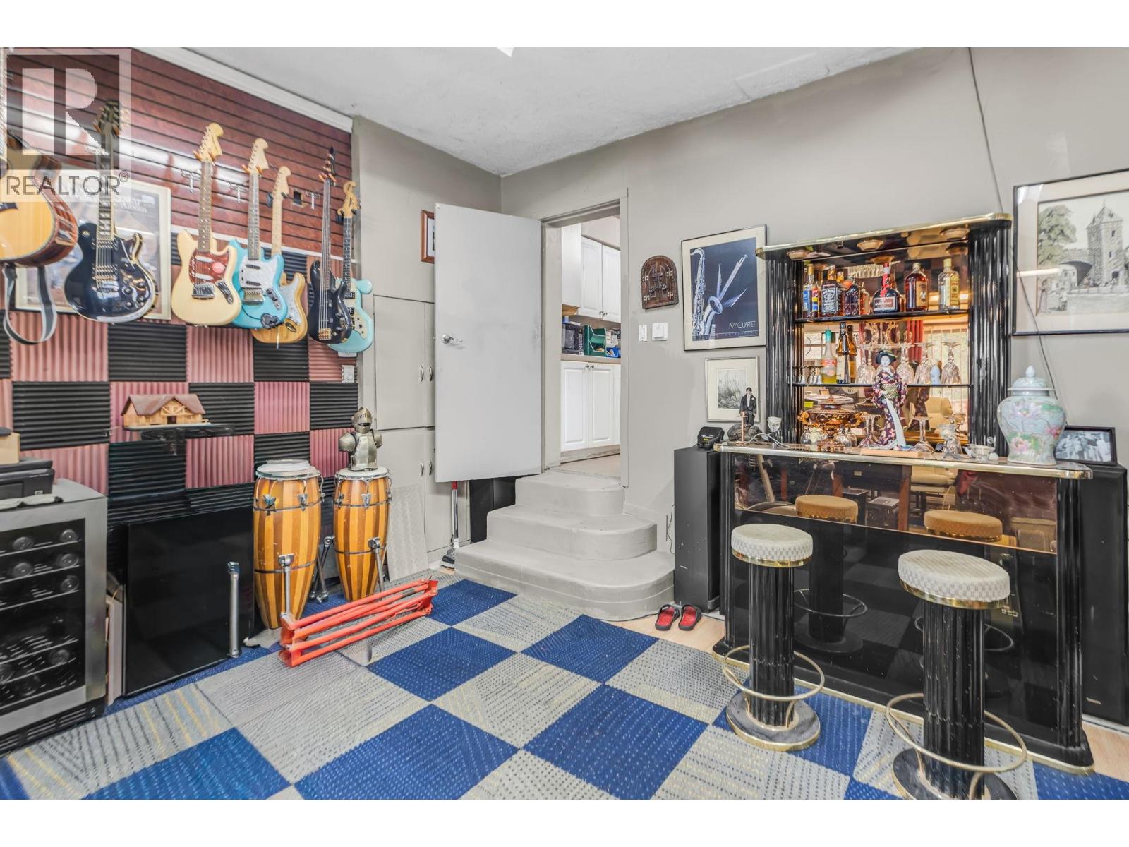 2141 MARINE WAY, New Westminster