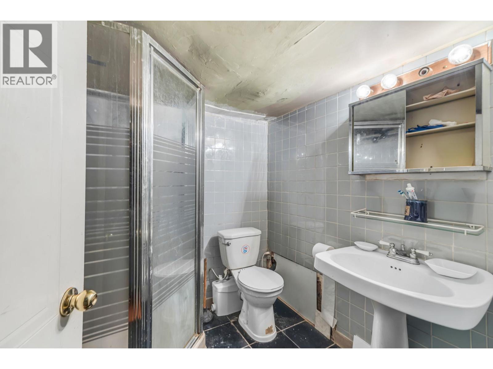 2141 MARINE WAY, New Westminster