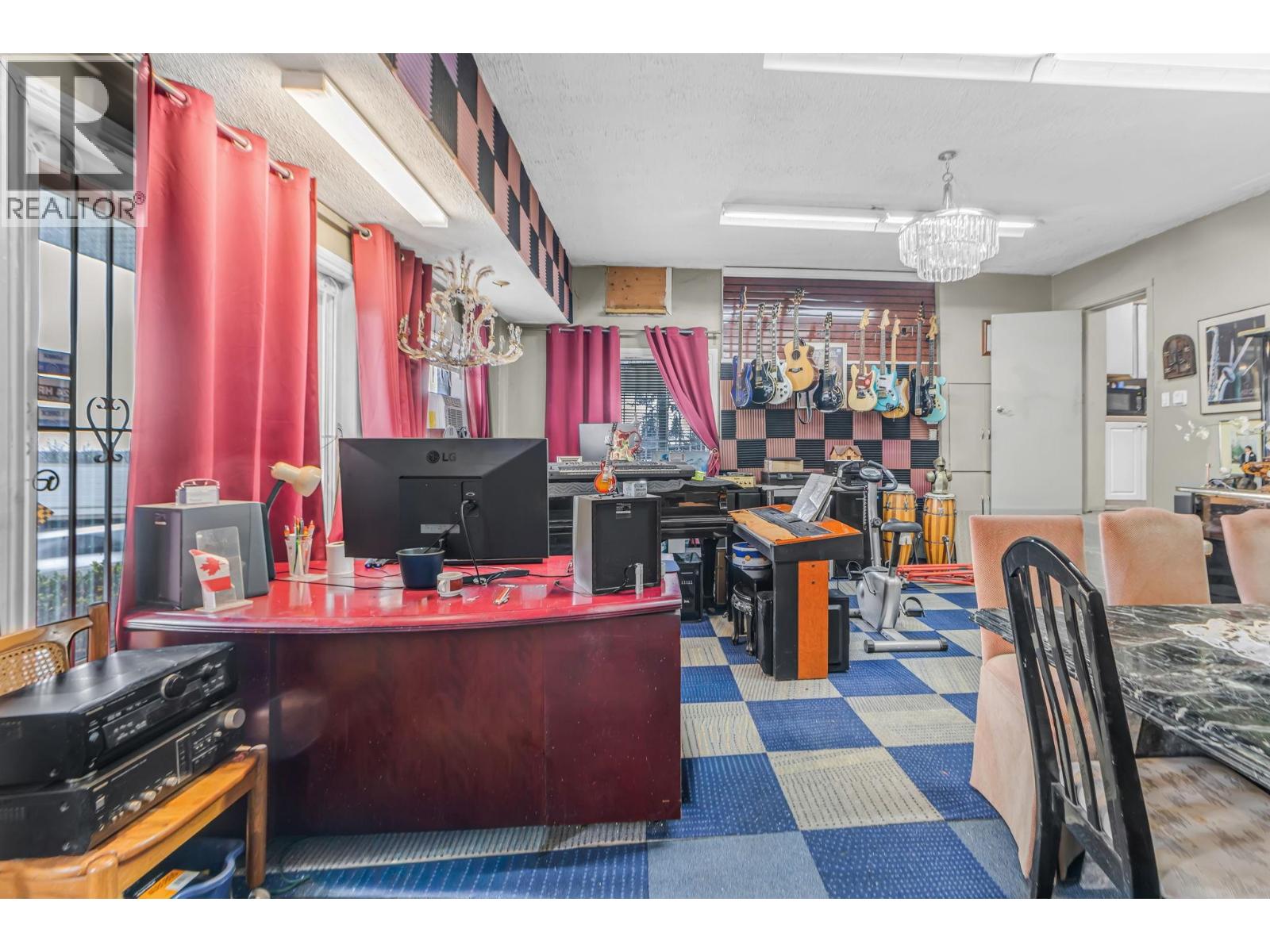 2141 MARINE WAY, New Westminster