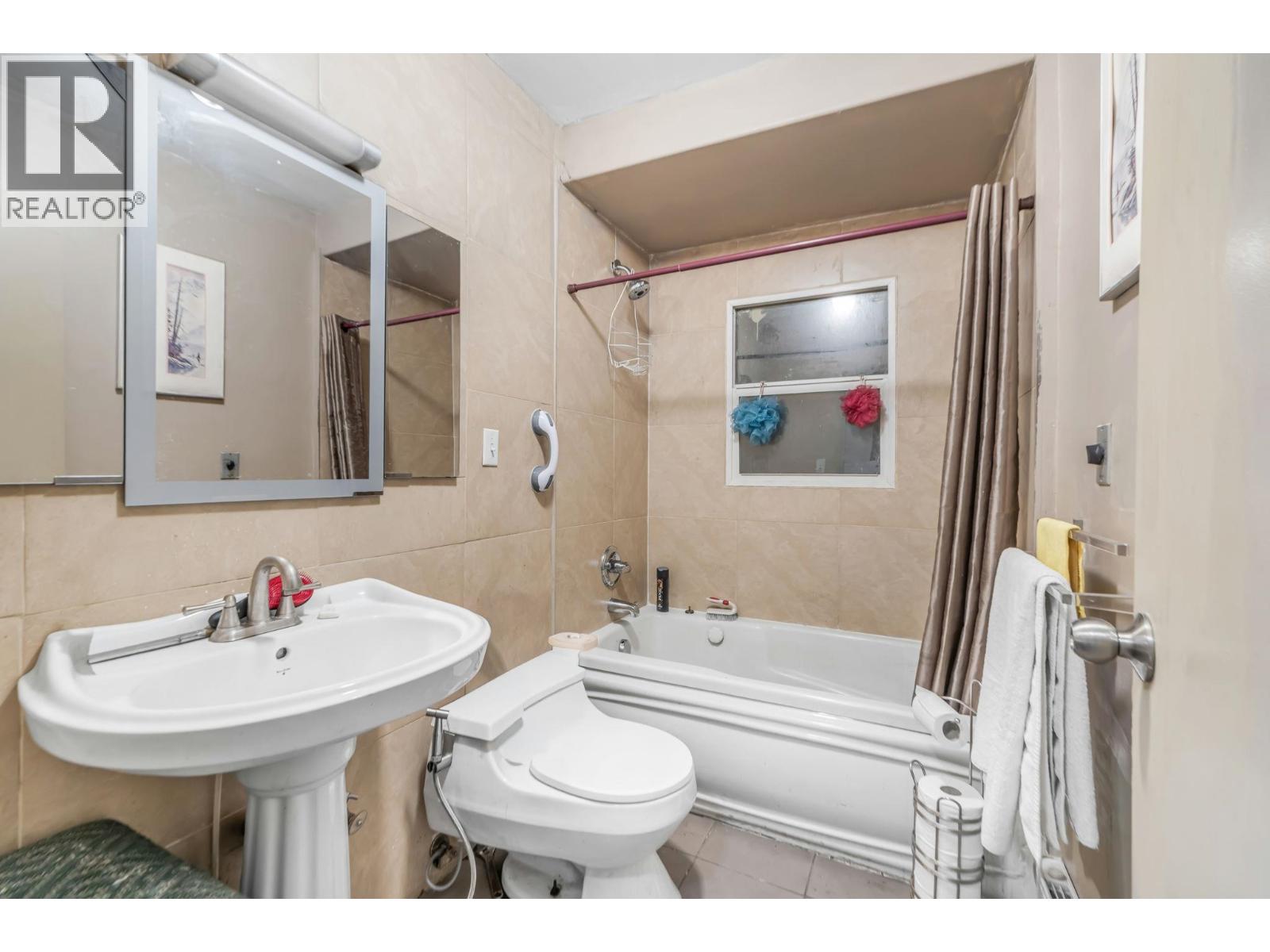 2141 MARINE WAY, New Westminster