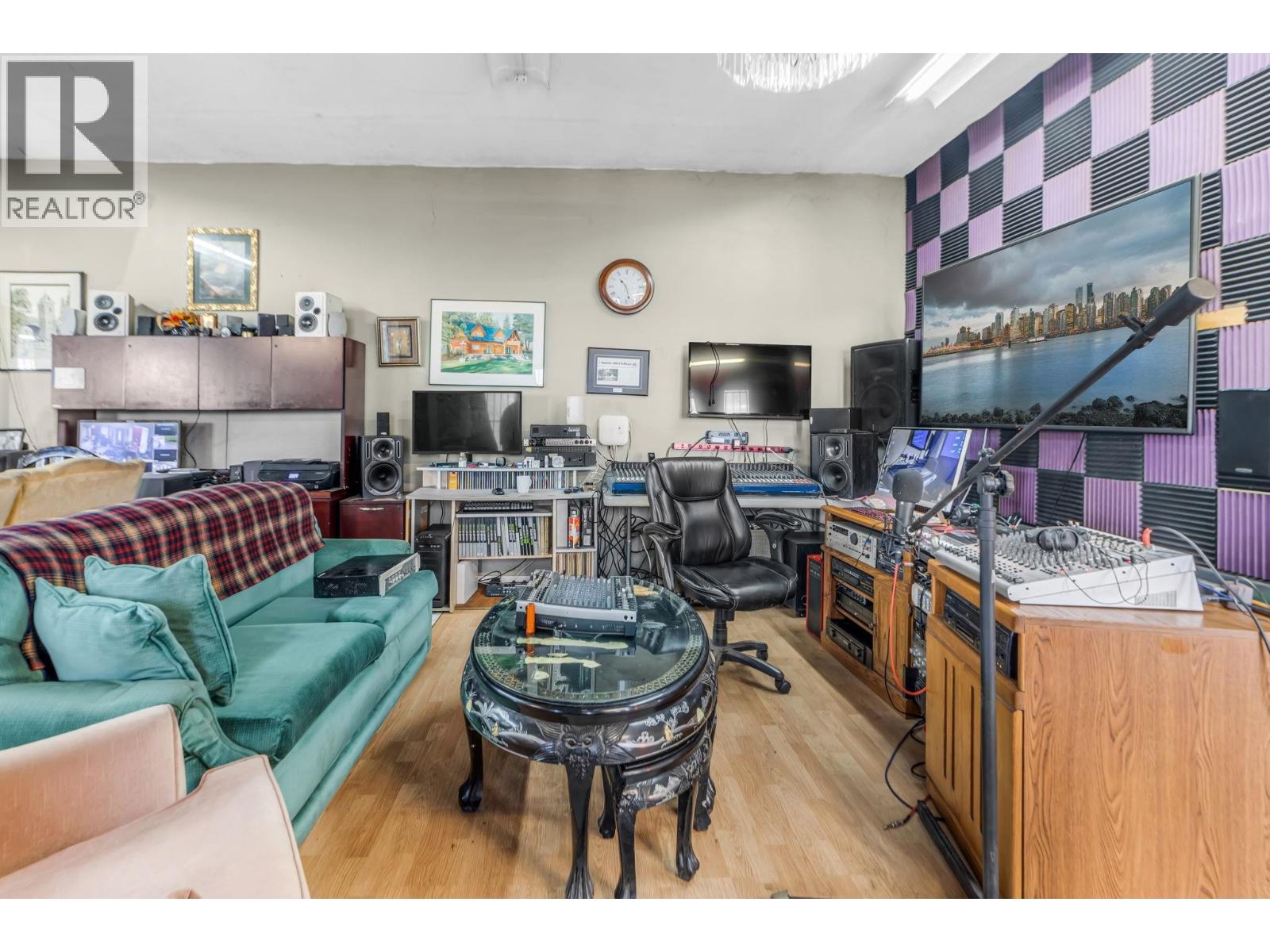 2141 MARINE WAY, New Westminster