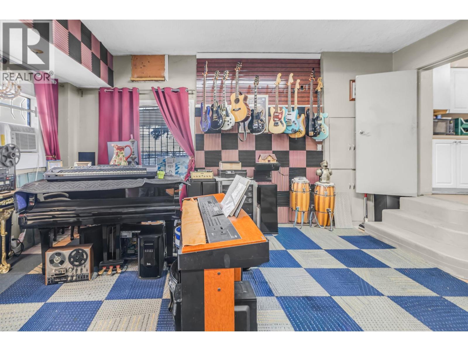 2141 MARINE WAY, New Westminster