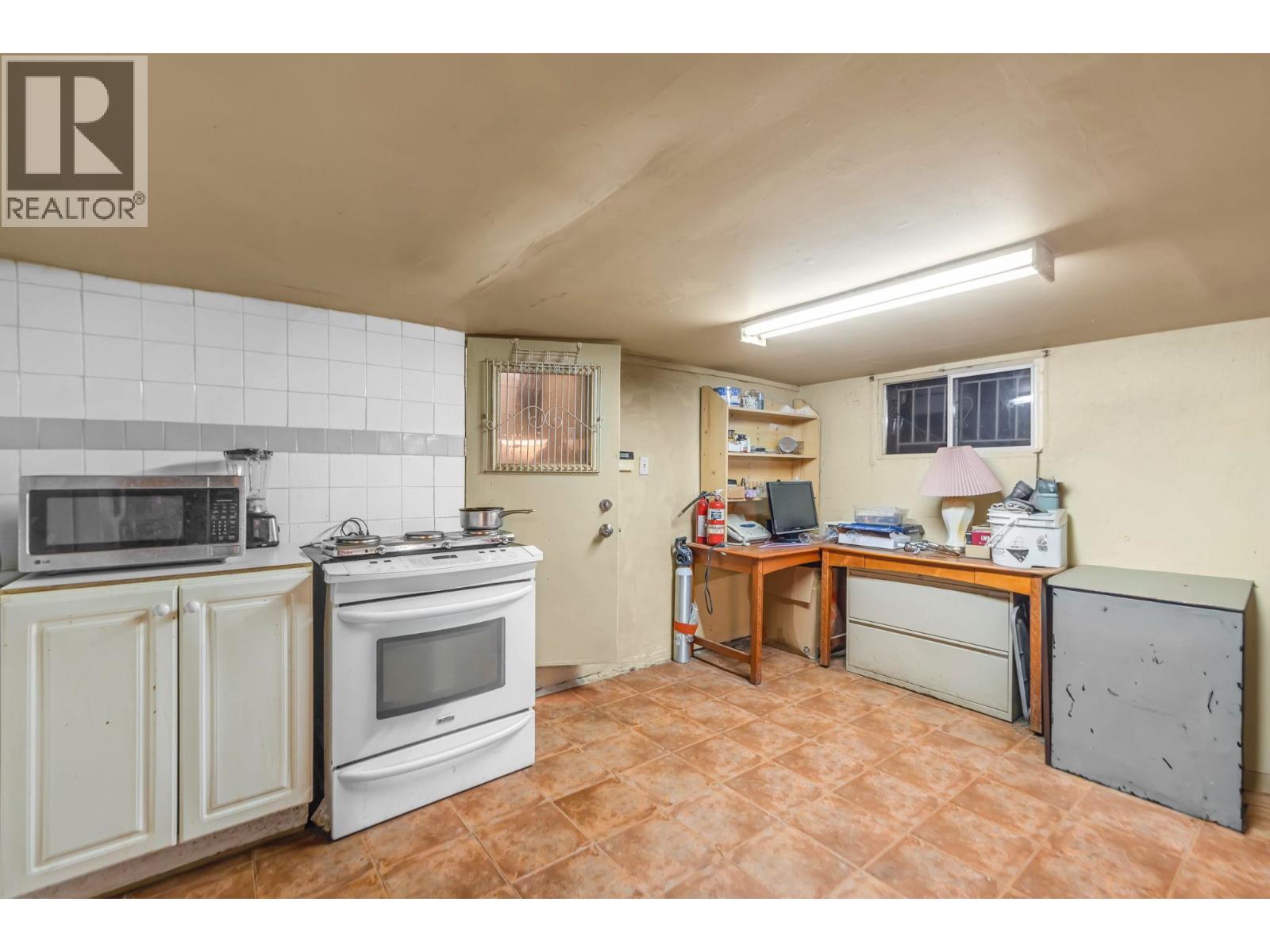 2141 MARINE WAY, New Westminster