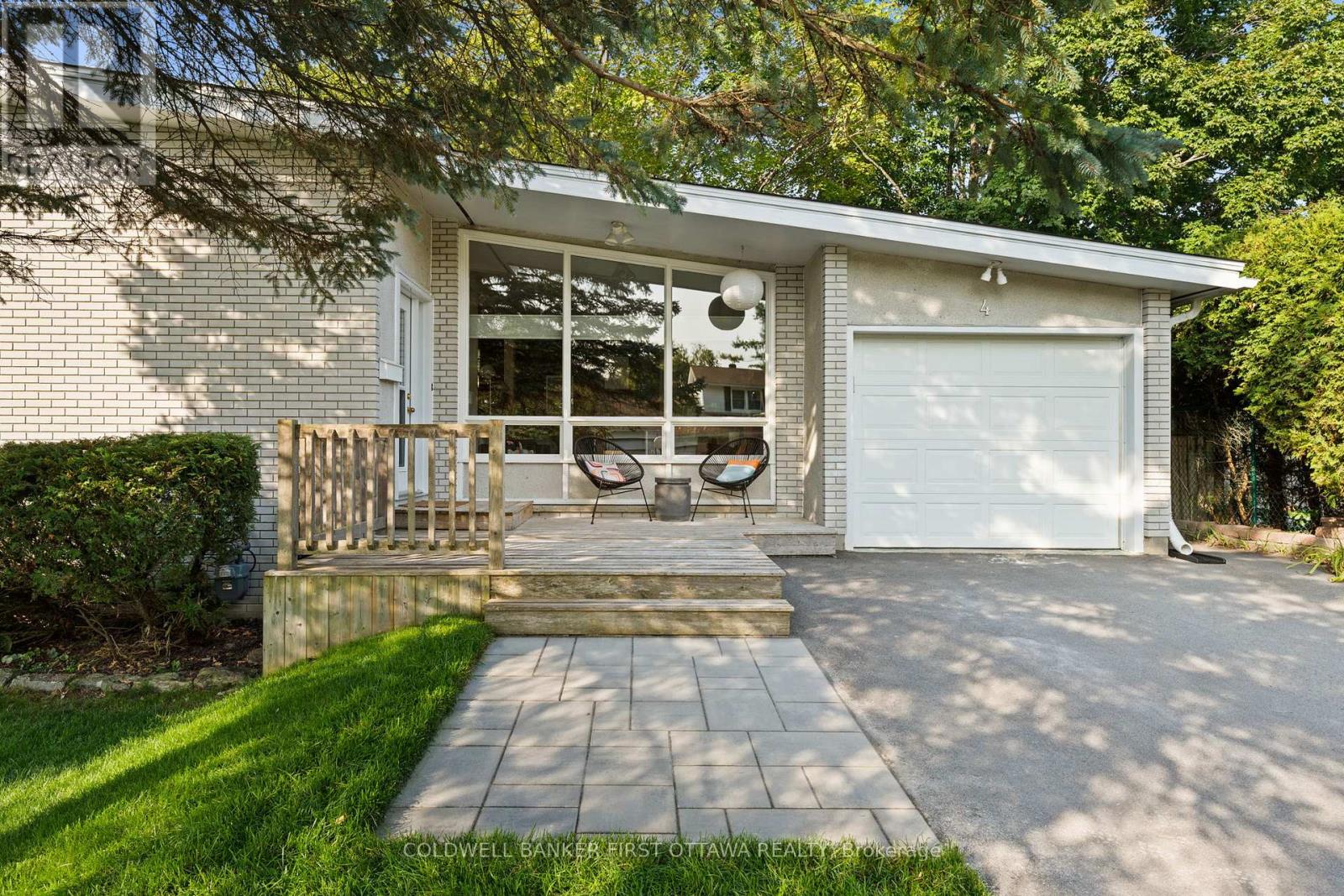 1 car garage & enclosed 3 season screened in room!