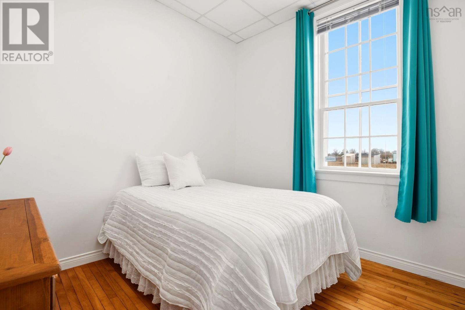 Property 19 of 42 of 828 Highway 6