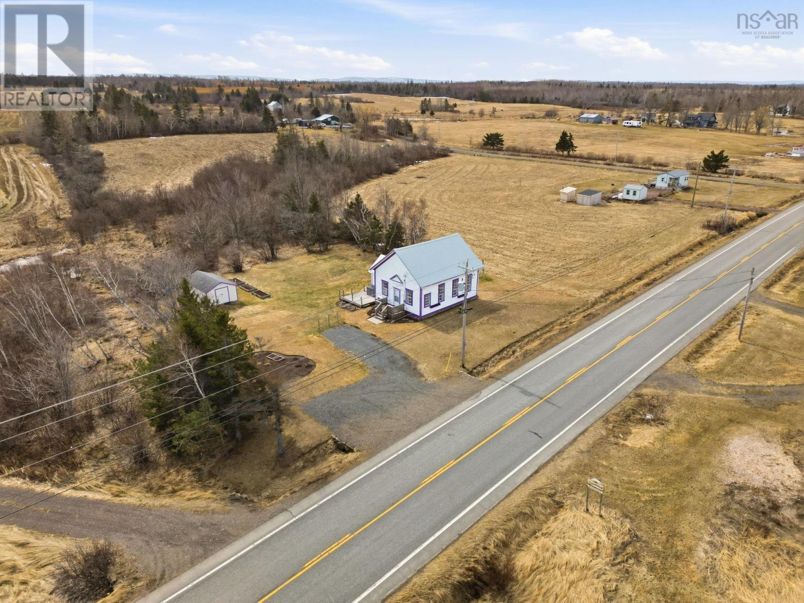 Property 36 of 42 of 828 Highway 6