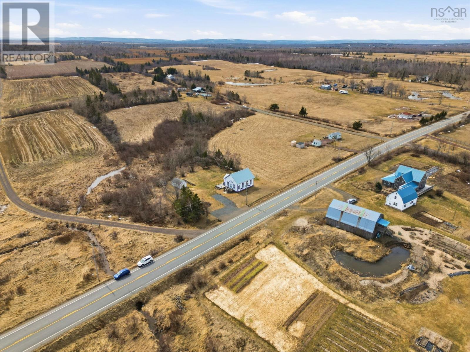 Property 38 of 42 of 828 Highway 6