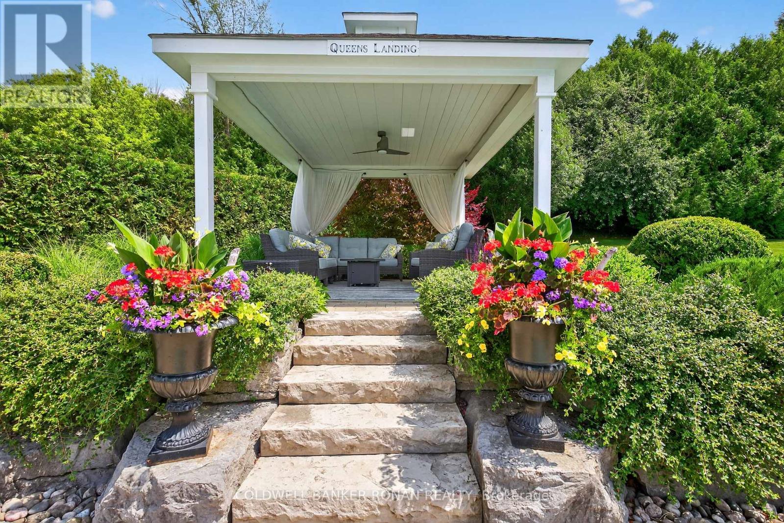 32 UNDERHILL COURT - 11