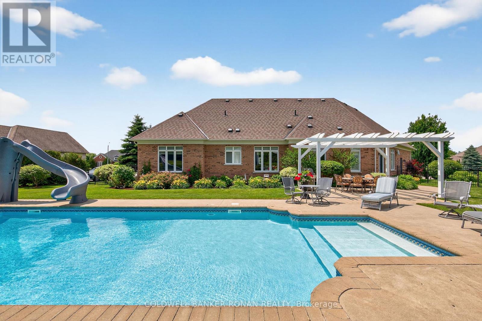 32 UNDERHILL COURT - 12