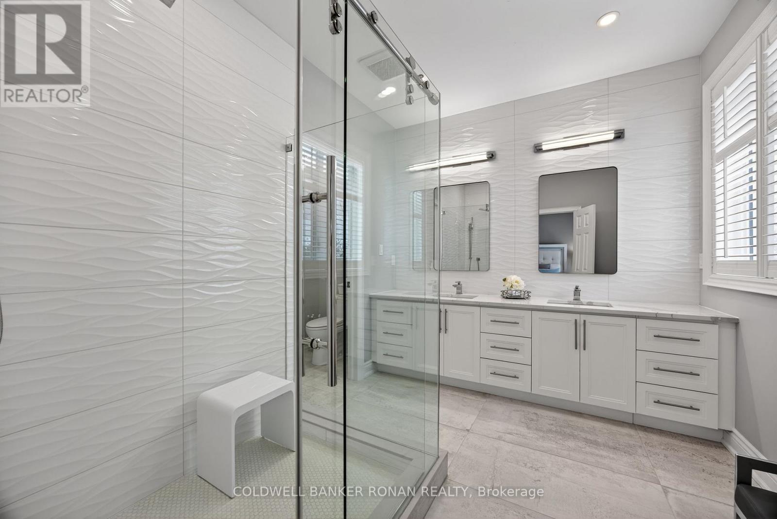 32 UNDERHILL COURT - 38