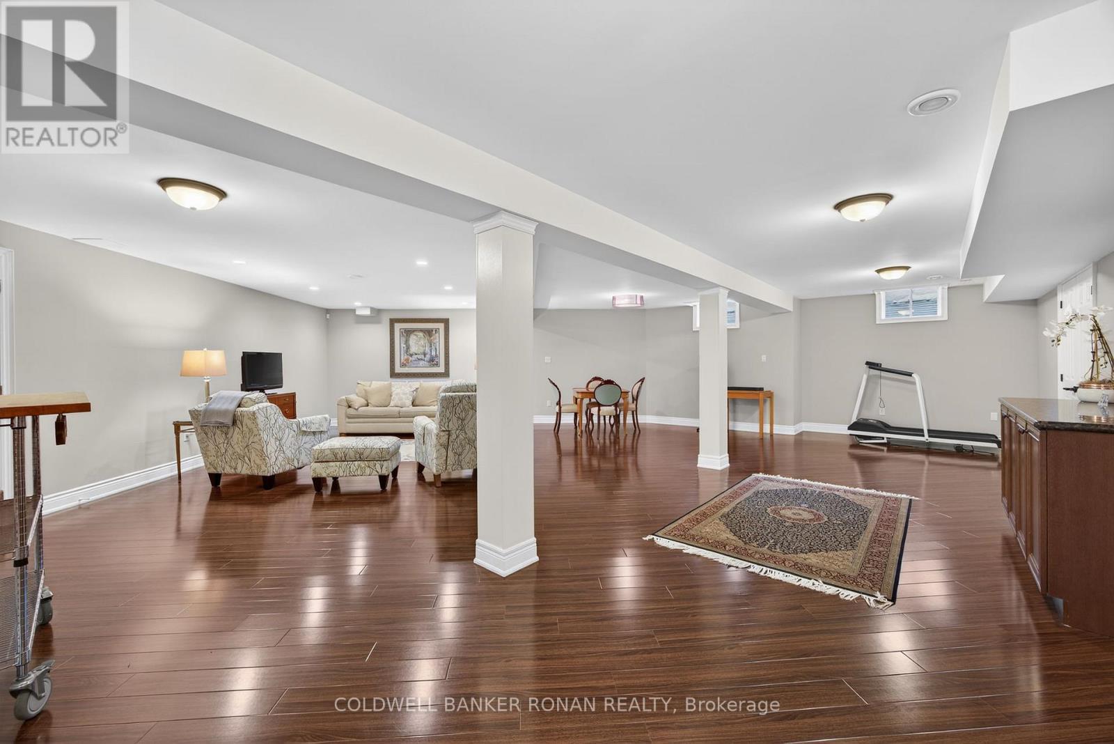 32 UNDERHILL COURT - 45