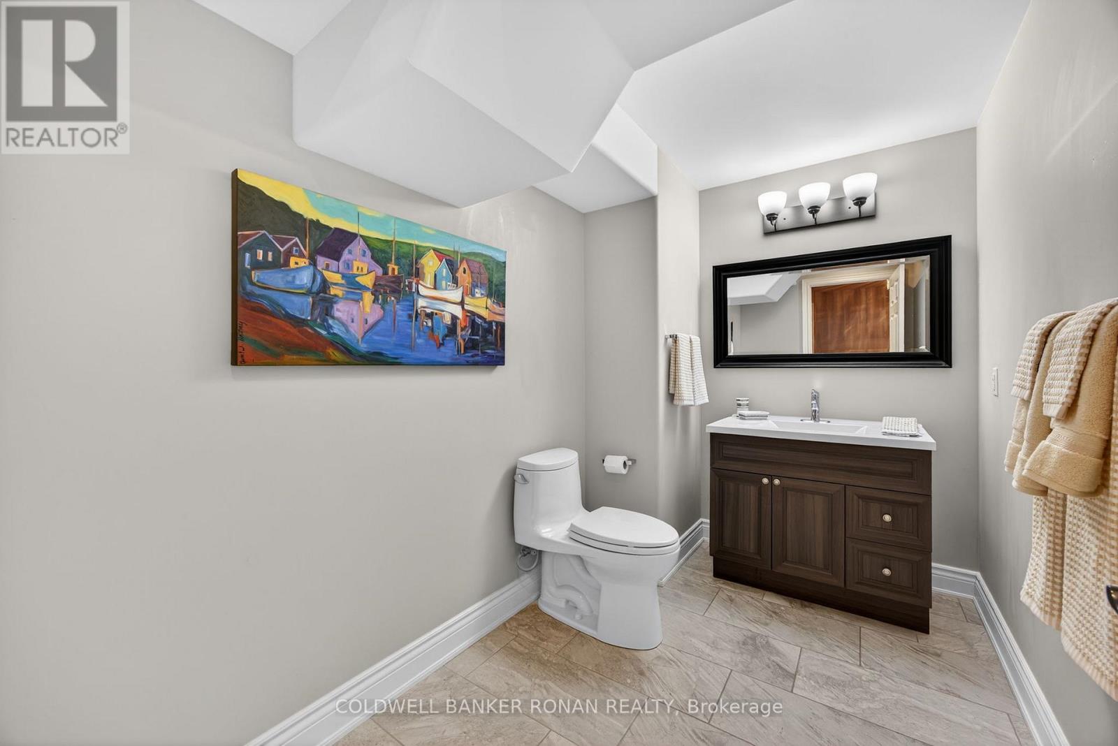 32 UNDERHILL COURT - 47