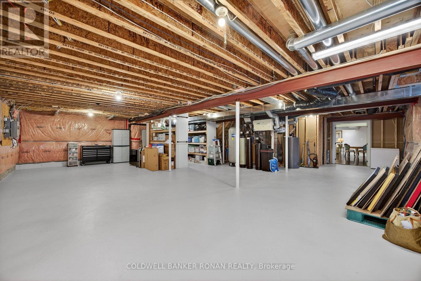 32 UNDERHILL COURT - 48