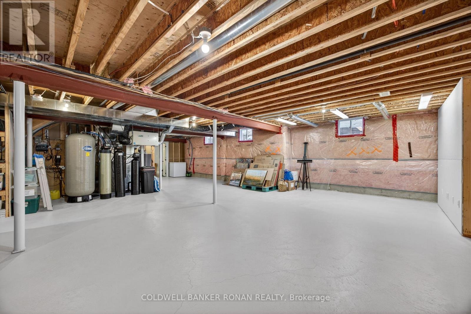 32 UNDERHILL COURT - 49