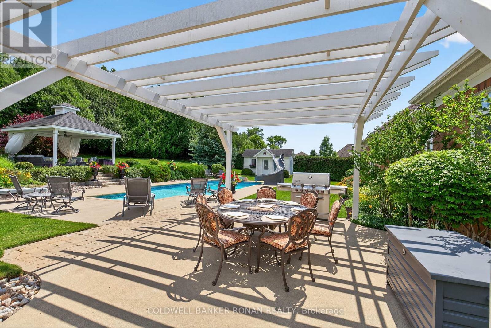 32 UNDERHILL COURT - 5