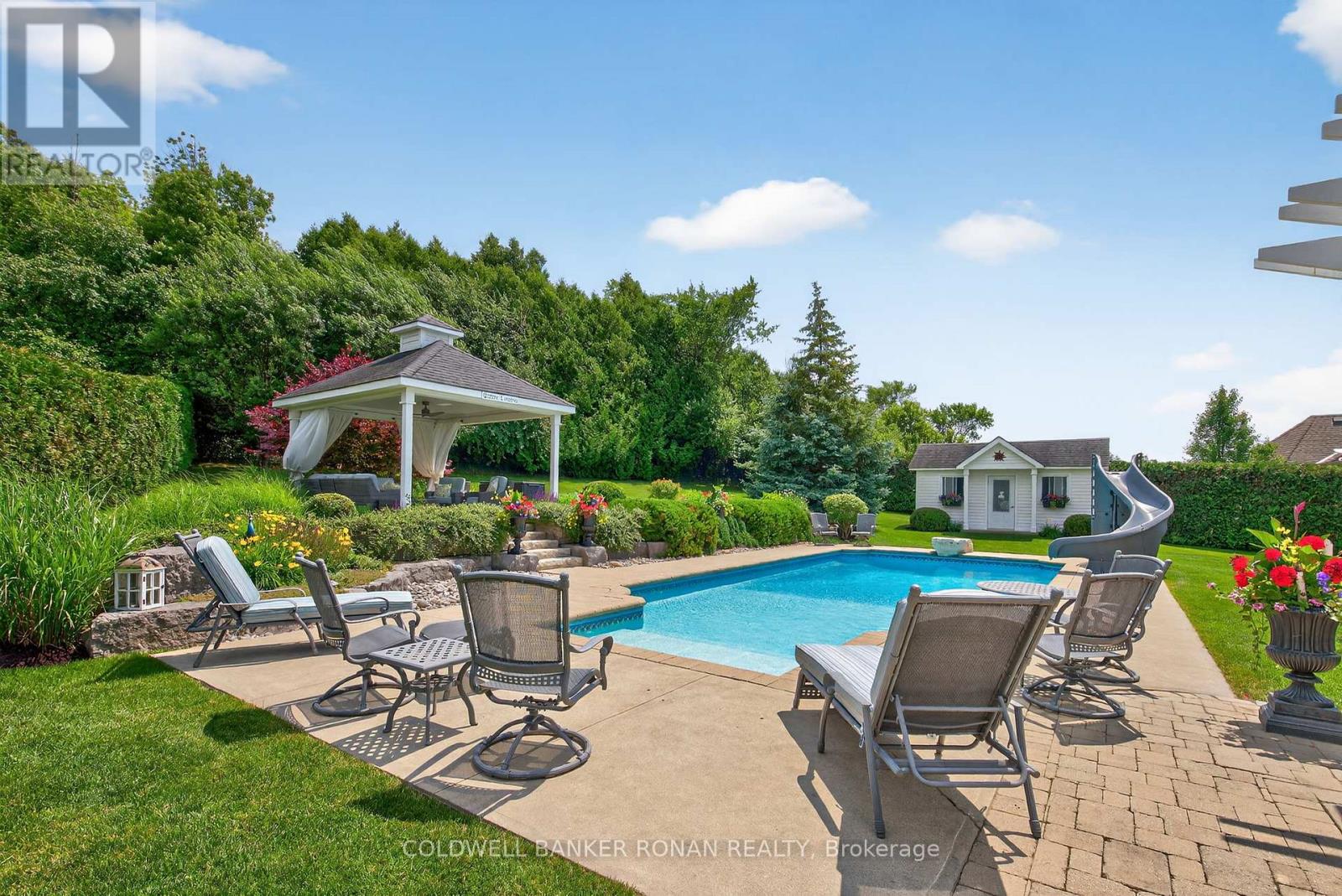 32 UNDERHILL COURT - 6