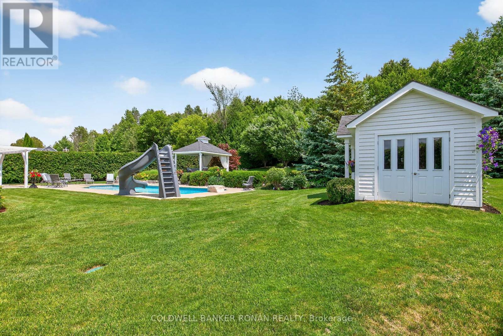 32 UNDERHILL COURT - 7